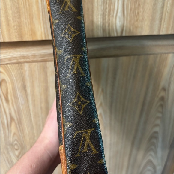 Auth Louis Vuitton Marley Dragonne PM Clutch broken zipper - Picture 14 of 15